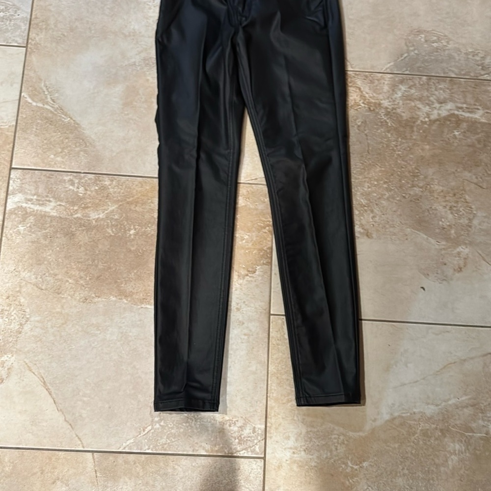 Black Vegan Leather Skinny Pants with Tapered Fit and Modern Look sz7 - Picture 2 of 7